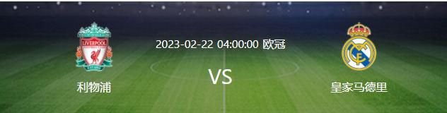 一双明亮的眼睛，却带着一丝新奇，打量着面前河中的一条条龙舟。
